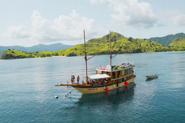 phinisi abizar,abizar boat,open trip komodo,komodo boat tour,komodo island tour,phinisi labuan bajo