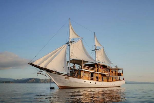 phinisi ciela,ciela boat,open trip komodo,komodo boat tour,komodo island tour,phinisi labuan bajo