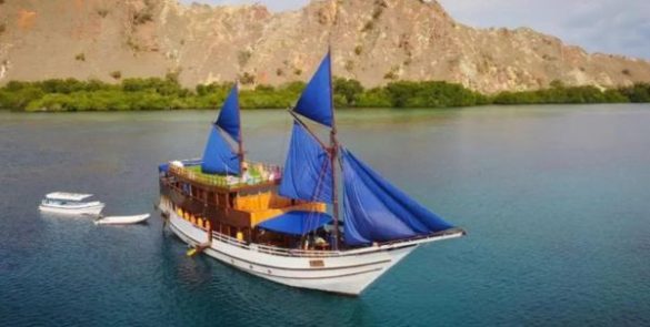 phinisi zada ulla,phinisi labuan bajo,boat charter to komodo,komodo island tour,komodo tour from bali,komodo island tour price