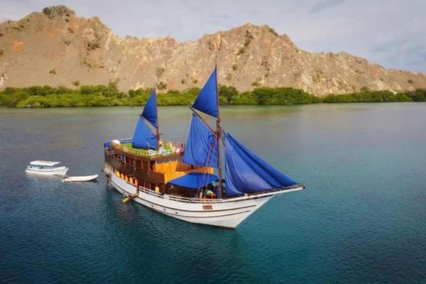 phinisi zada ulla,zada ulla boat,open trip komodo,komodo boat tour,komodo island tour,phinisi labuan bajo