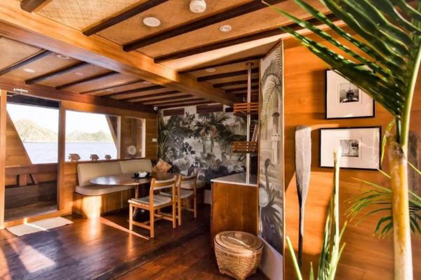 phinisi magia,luxury yatch magia ii,phinisi labuan bajo,boat charter to komodo,komodo island tour,komodo island tour price,komodo island tour from bali
