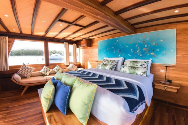 phinisi magia,luxury yatch magia ii,phinisi labuan bajo,boat charter to komodo,komodo island tour,komodo island tour price,komodo island tour from bali