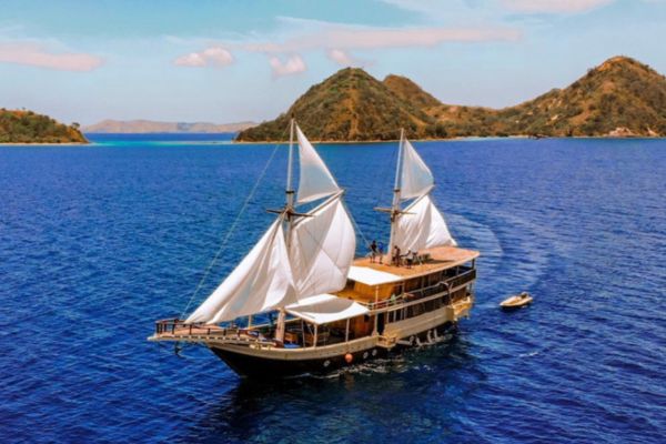 phinisi budi utama,budi utama boat,open trip komodo,komodo boat tour,komodo island tour,phinisi labuan bajo