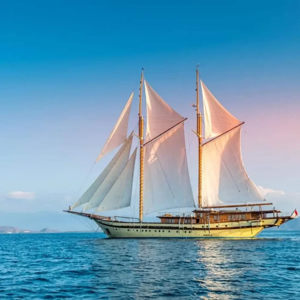 phinisi lamima,lamima luxury phinisi,phinisi labuan bajo,komodo boat tour