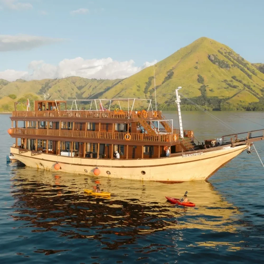 phinisi ocean pro,ocean pro boat,phinisi labuan bajo