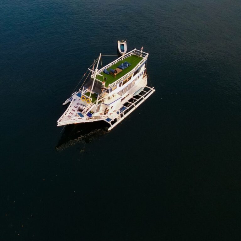 3 island phinisi labuan bajo