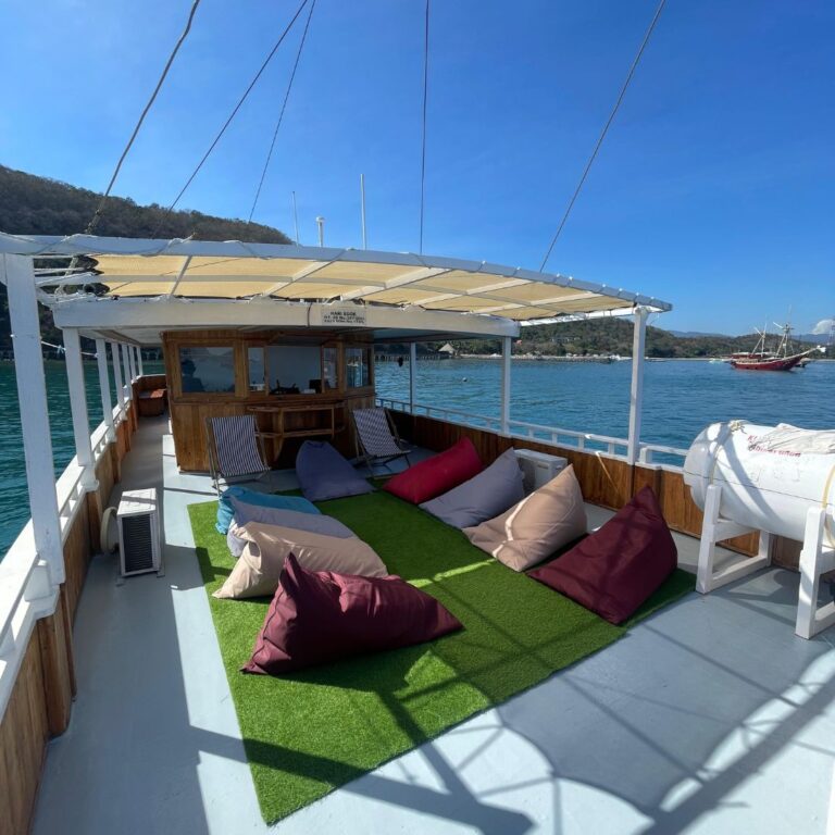 baot hari esok sun deck