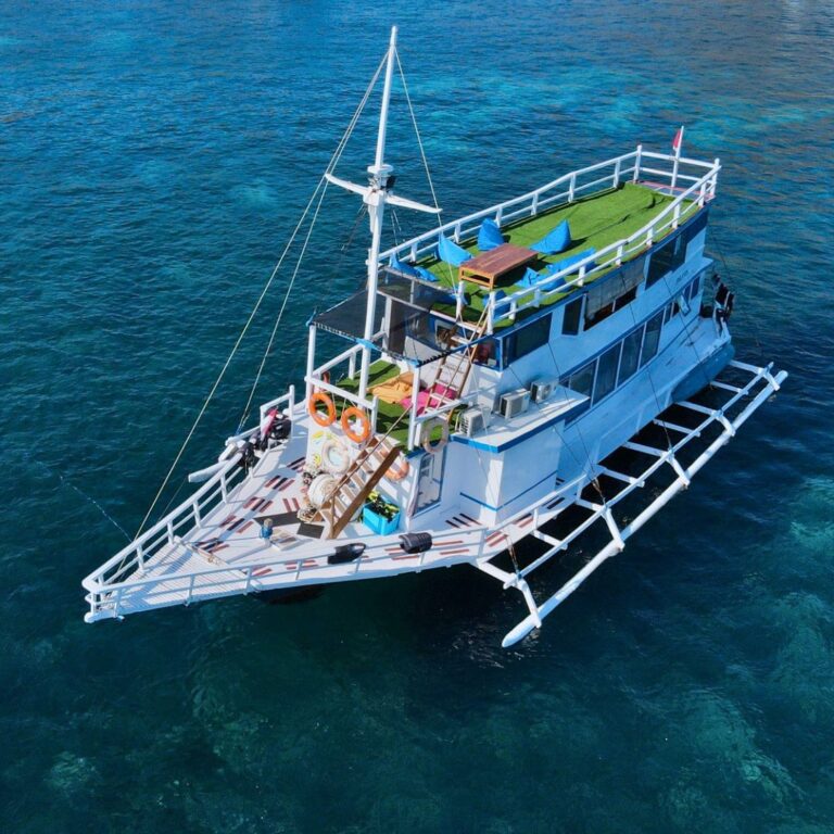 phinisi 3 island,3 island boat,phinisi labuan bajo,komodo boat tour