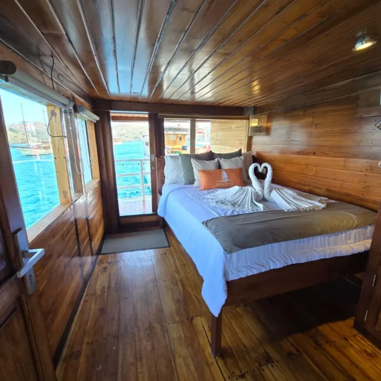 Komodo Rinca Room