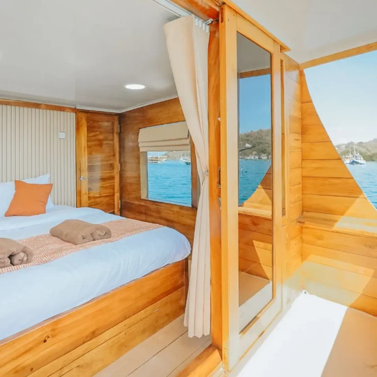 Phinisi Segara master balcony