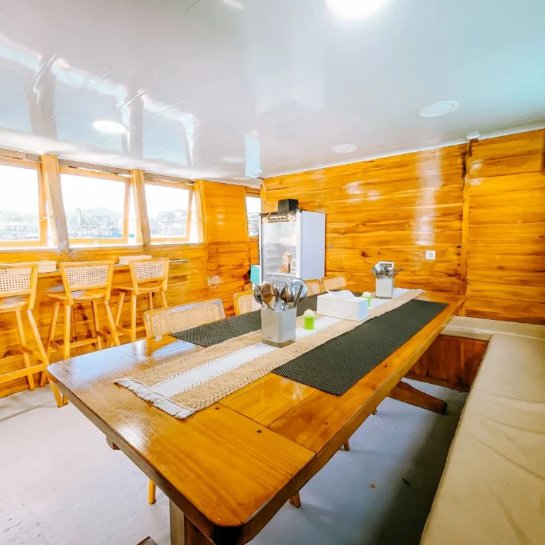 Phinisi Segara resto