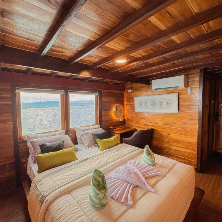 Phinisi Sundari Voyage Master Room