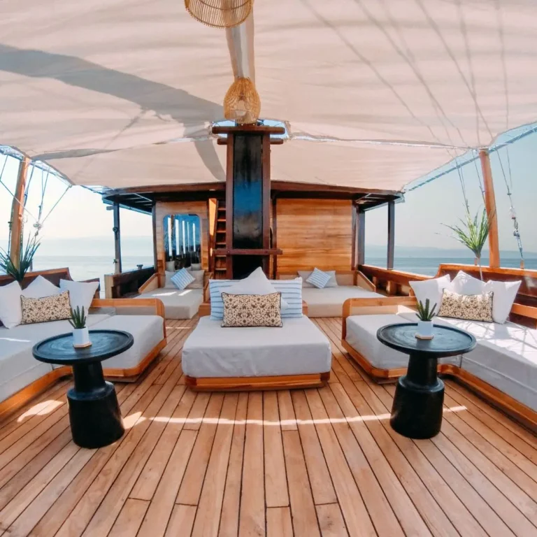 Relax Area Phinisi Angelica Liveaboard