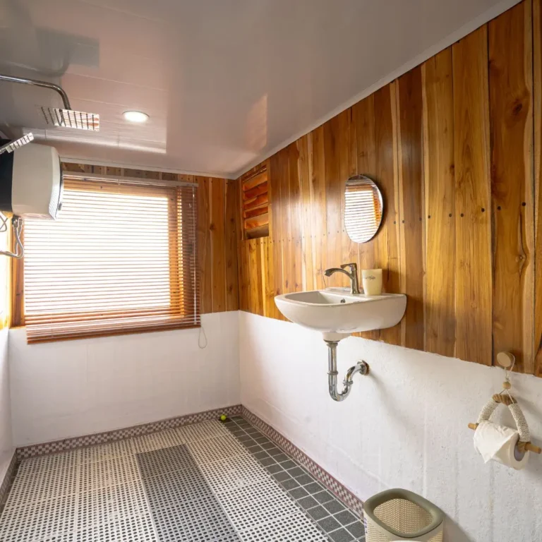 privaten bathroom my way