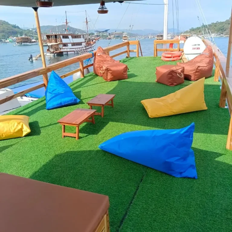 sun deck Phinisi Myway