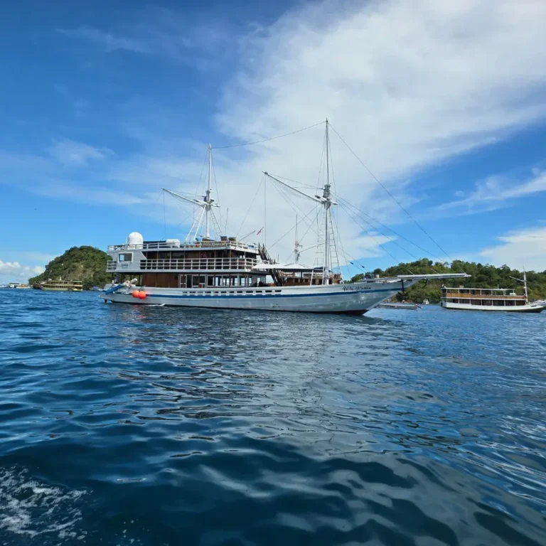 pelita arunika phinisi labuan bajo