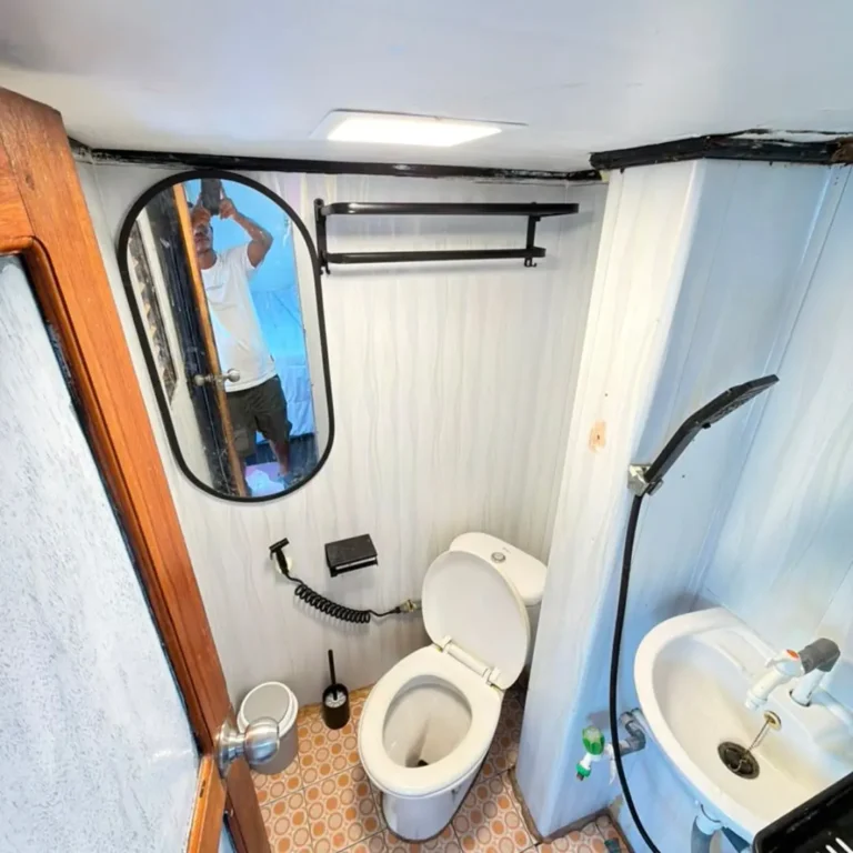 Toilet Dara Komodo
